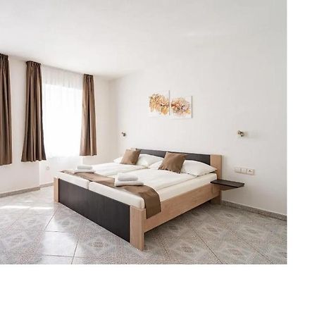 Penzion Kardinal Mikulov Luaran gambar