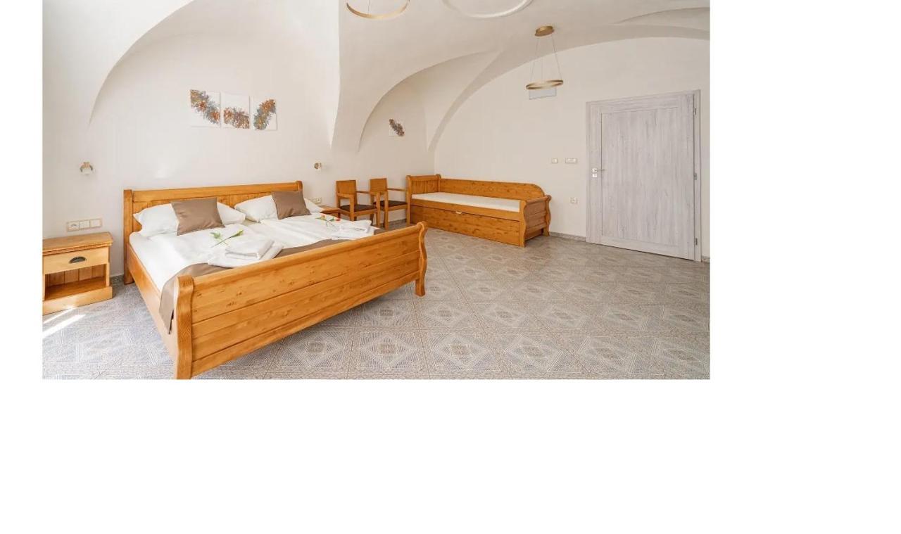 Penzion Kardinal Mikulov Luaran gambar